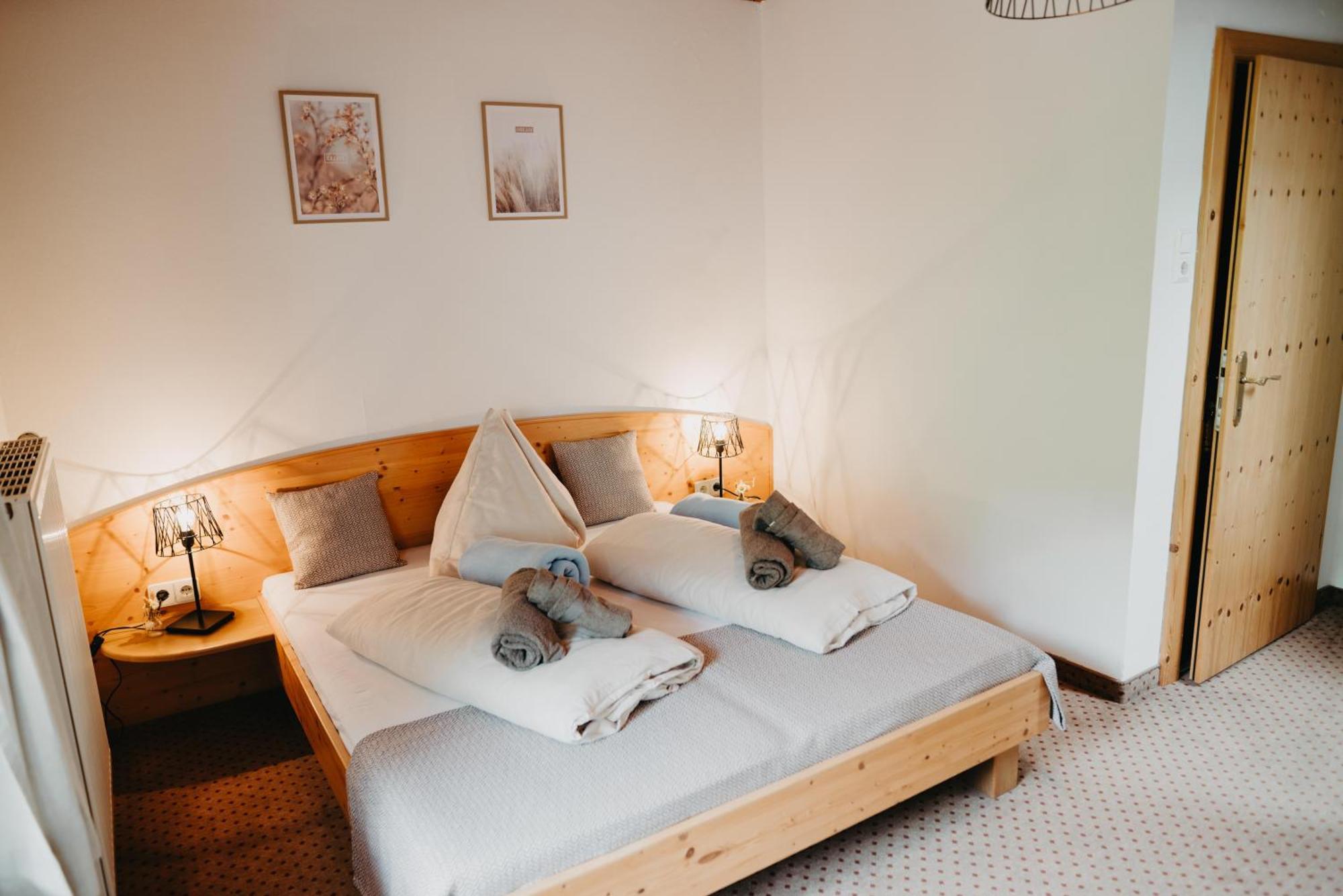 Gasthof Pension Perauer Lieserhofen Bagian luar foto